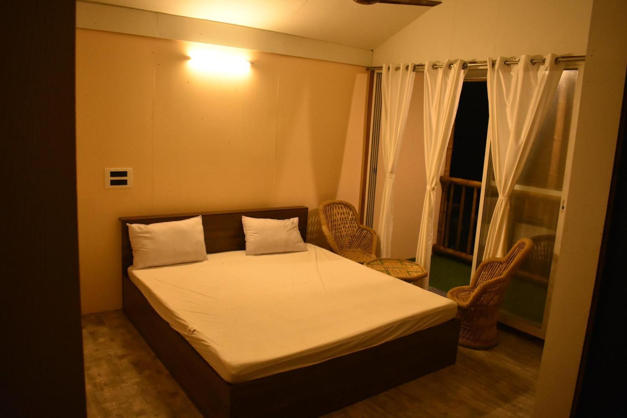 Chivarin Resorts Mālvan Rum bild